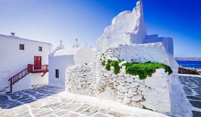 Mykonos,,Greece.,Whitewashed,Dotted,Alley,In,Old,City,Little,Venice,